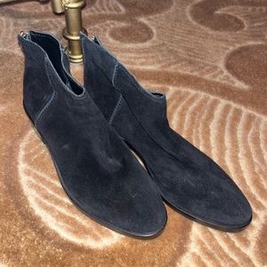 Dolce Vita Black Booties 👻